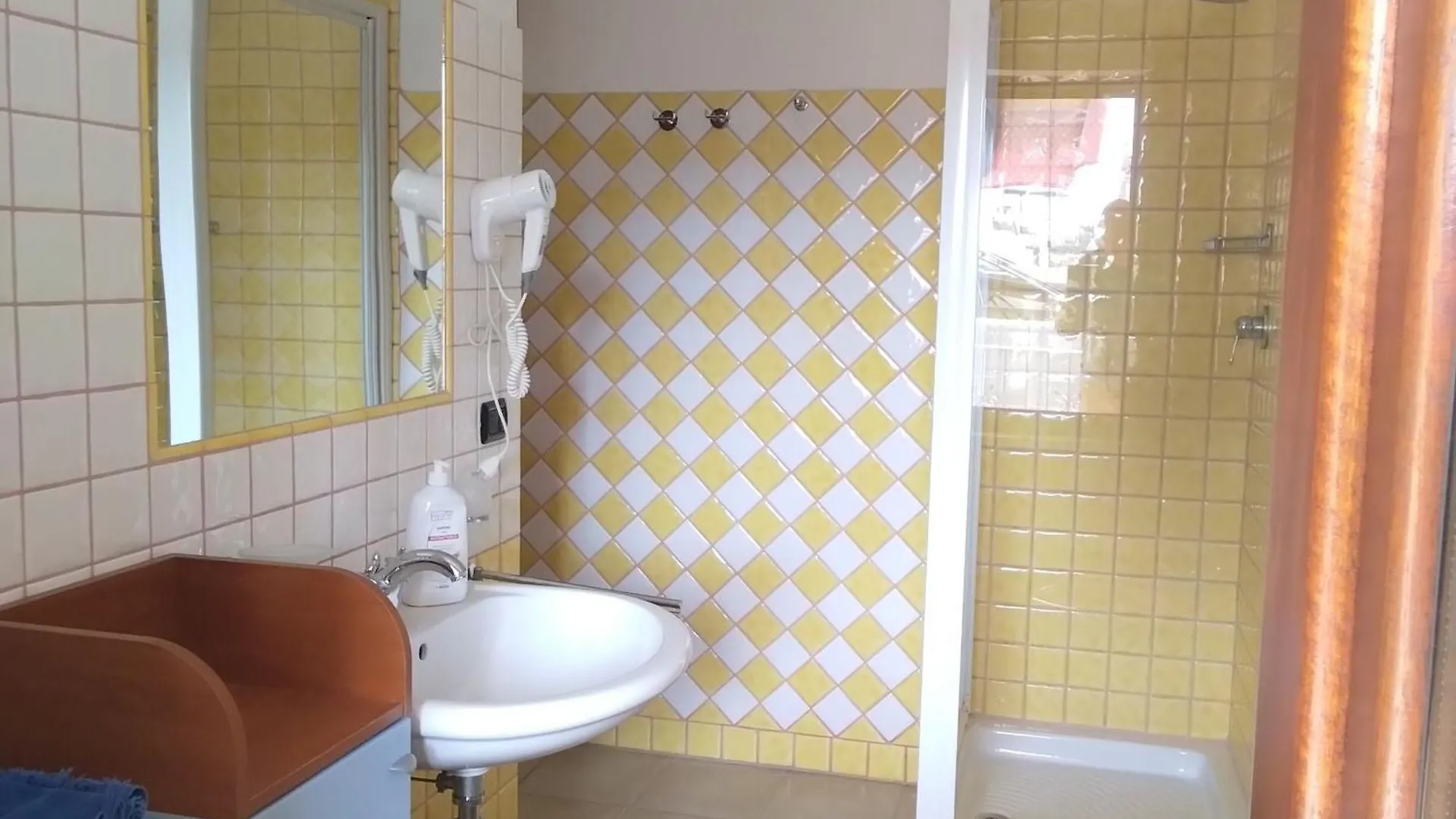 Portoghesi Apt Àrbatax 0*,